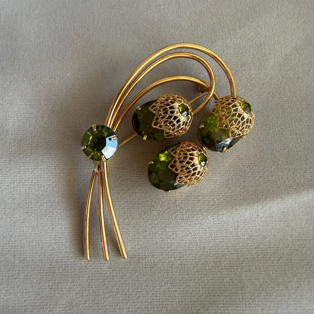 Vintage Sarah Coventry “Touch of Elegance” Brooch | Olivine/Peridot Green | D&E